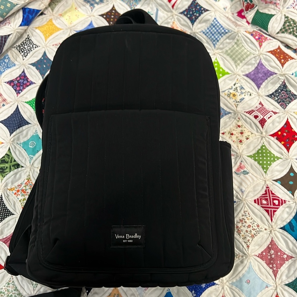 Vera Bradley laptop/tablet bag. Padded pocket for electronics. Zip front pocket